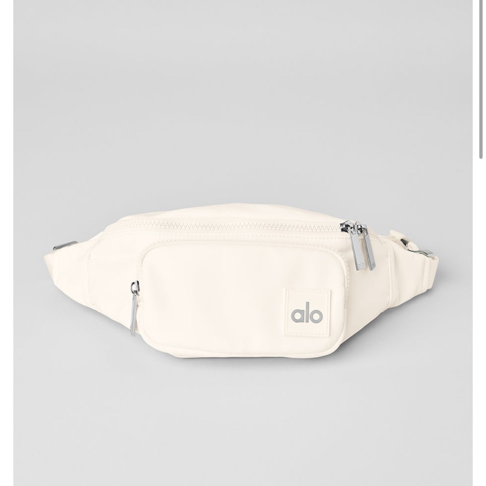 ALO Yoga Cream Belt Bag Sleek Minimalist Design